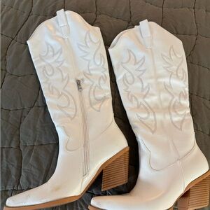 White Western-Style Women's Boots
